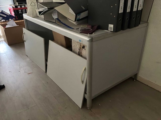 Kantoor- en winkelinventaris - afbeelding 35 van  39