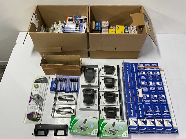 Kantoor artikelen - afbeelding 1 van  7