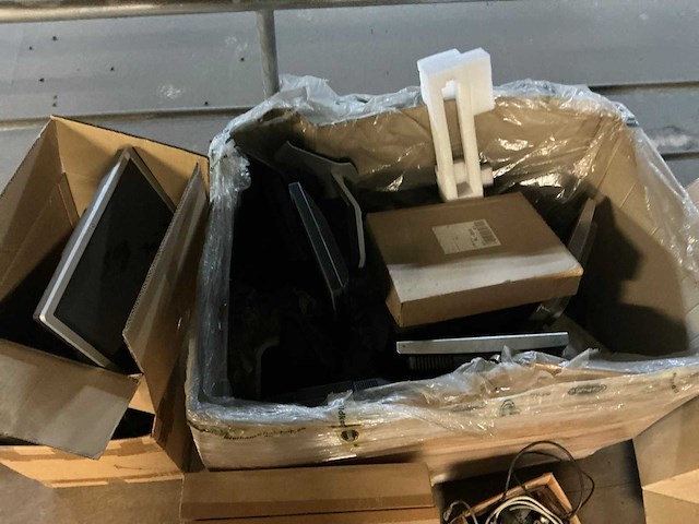 Kantoor-inventaris en zonne boilers - afbeelding 2 van  11