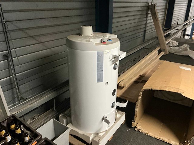 Kantoor-inventaris en zonne boilers - afbeelding 6 van  11