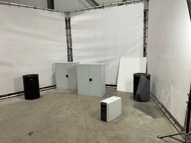 Kantoor inventaris - afbeelding 1 van  8