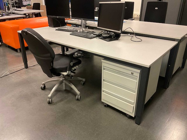 Kantoor inventaris - afbeelding 4 van  16