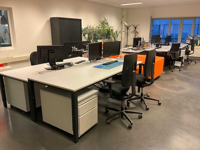 Kantoor inventaris - afbeelding 1 van  16
