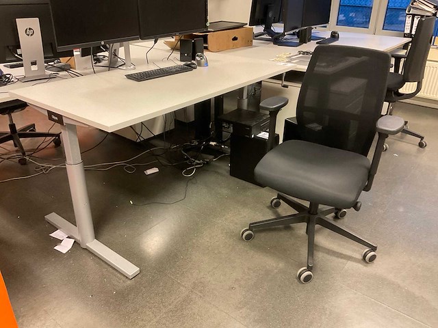 Kantoor inventaris - afbeelding 14 van  16