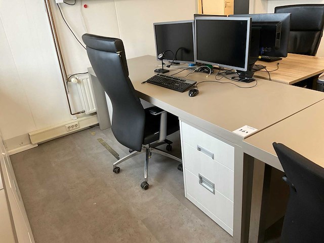 Kantoor werkplek - afbeelding 1 van  11