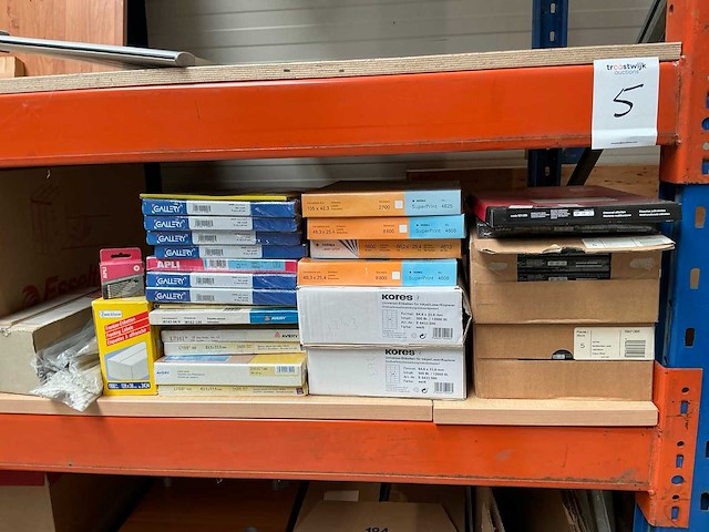 Kantoorartikelen op 18 legborden en 4 pallets - afbeelding 18 van  35