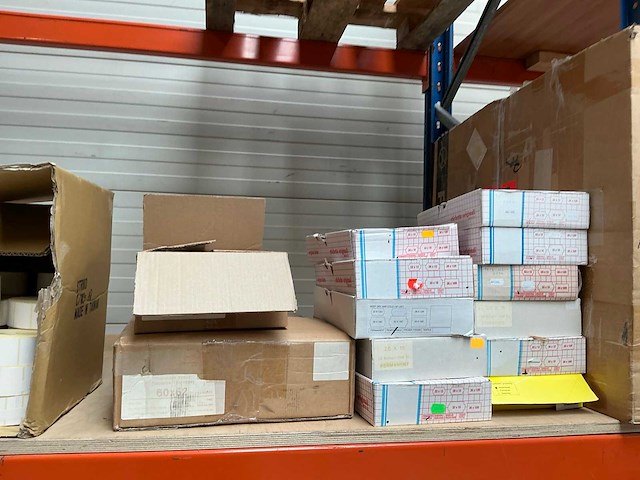 Kantoorartikelen op 18 legborden en 4 pallets - afbeelding 28 van  35