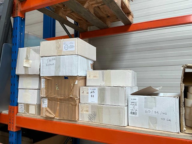 Kantoorartikelen op 18 legborden en 4 pallets - afbeelding 29 van  35