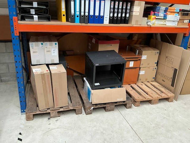 Kantoorartikelen op 18 legborden en 4 pallets - afbeelding 30 van  35