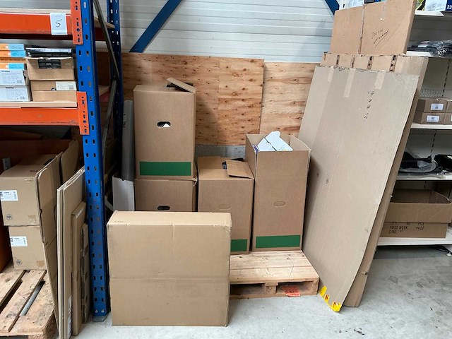 Kantoorartikelen op 18 legborden en 4 pallets - afbeelding 31 van  35