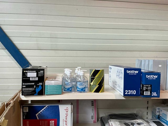 Kantoorartikelen op 18 legborden en 4 pallets - afbeelding 32 van  35