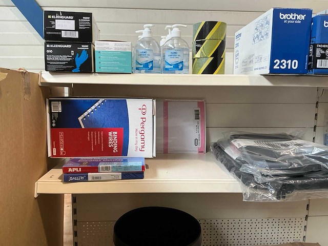 Kantoorartikelen op 18 legborden en 4 pallets - afbeelding 33 van  35
