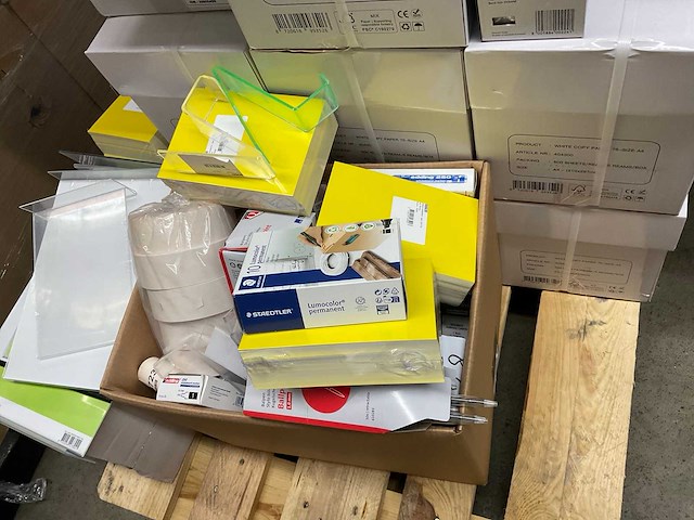 Kantoorartikelen - afbeelding 2 van  7