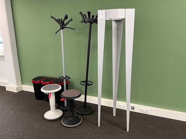 Kantoorinventaris (8x) - afbeelding 1 van  5