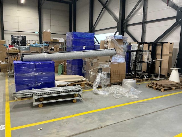 Kantoorinventaris en diverse - afbeelding 1 van  31