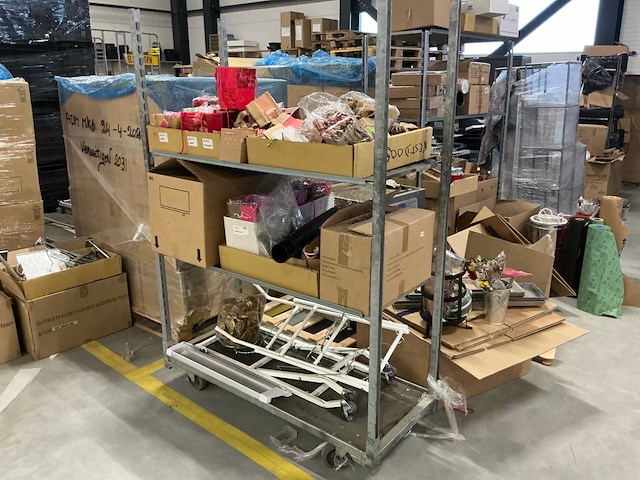 Kantoorinventaris en diverse - afbeelding 14 van  31