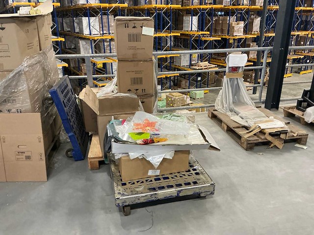 Kantoorinventaris en diverse - afbeelding 19 van  31