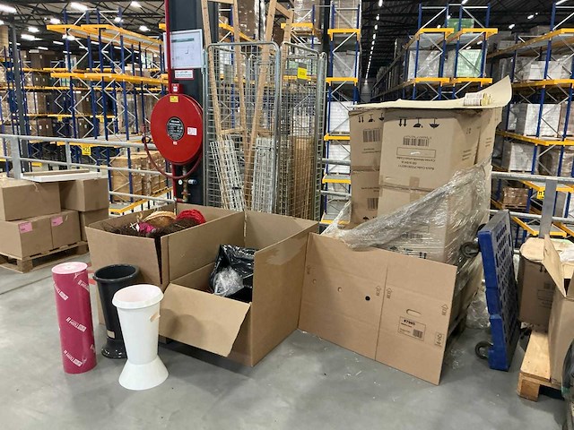 Kantoorinventaris en diverse - afbeelding 20 van  31