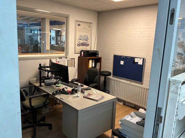 Kantoorinventaris inhoud ruimte - afbeelding 1 van  8