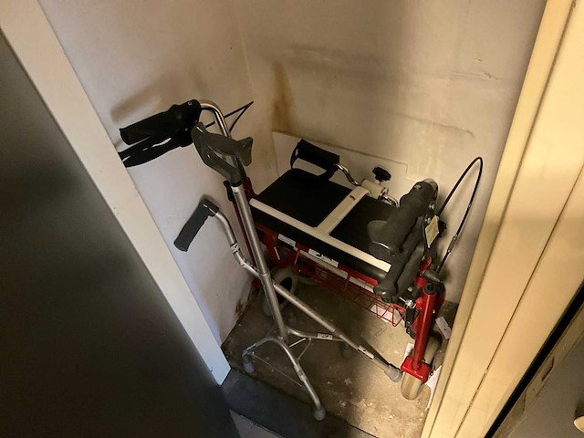 Kantoorinventaris, keukenbenodigdheden en fitnesstoebehoren - afbeelding 4 van  20