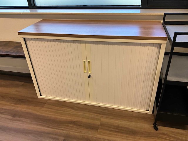 Kantoorinventaris, keukenbenodigdheden en fitnesstoebehoren - afbeelding 14 van  20