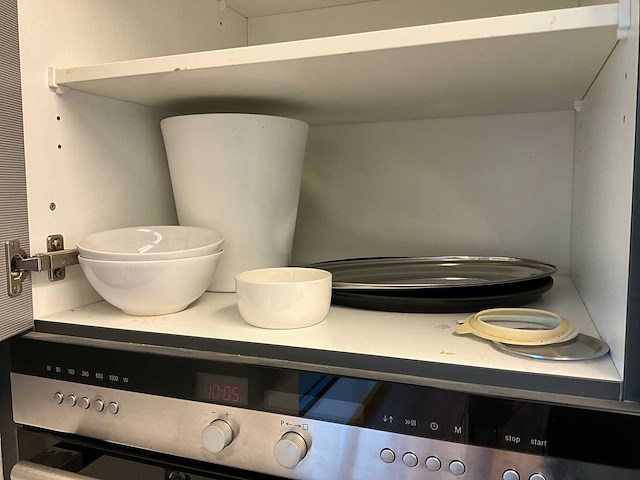 Kantoorinventaris, keukenbenodigdheden en fitnesstoebehoren - afbeelding 16 van  20