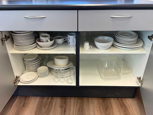 Kantoorinventaris, keukenbenodigdheden en fitnesstoebehoren - afbeelding 20 van  20