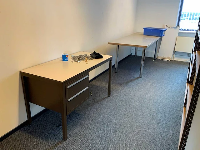 Kantoorinventaris tafels en kasten - afbeelding 10 van  14