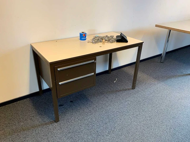 Kantoorinventaris tafels en kasten - afbeelding 11 van  14