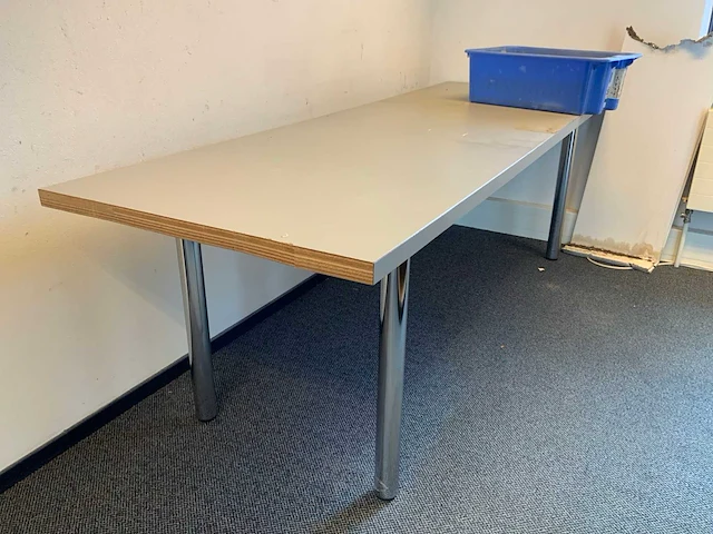 Kantoorinventaris tafels en kasten - afbeelding 12 van  14