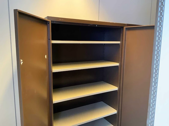 Kantoorinventaris tafels en kasten - afbeelding 8 van  14