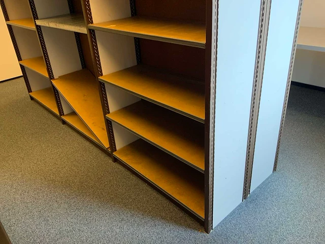 Kantoorinventaris tafels en kasten - afbeelding 14 van  14