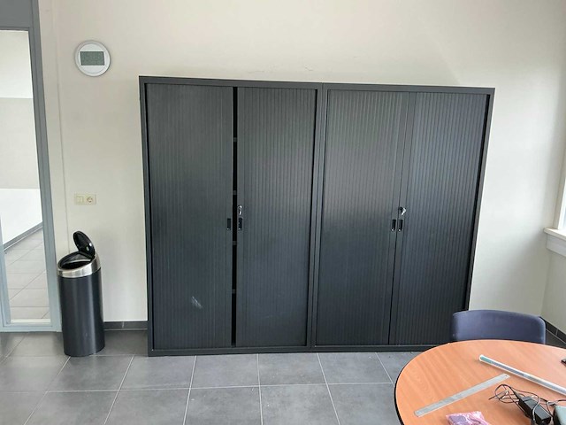 Kantoorinventaris uit ruimte - afbeelding 2 van  10