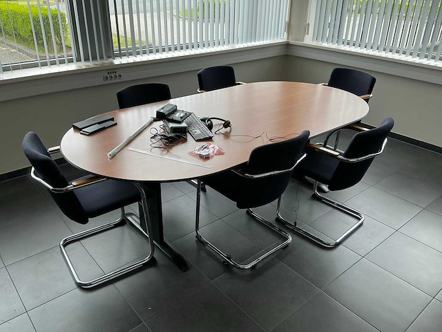 Kantoorinventaris uit ruimte - afbeelding 8 van  10