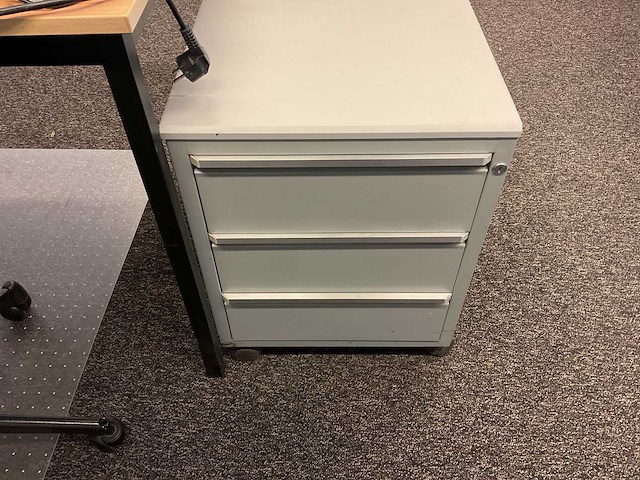 Kantoorinventaris - afbeelding 2 van  8