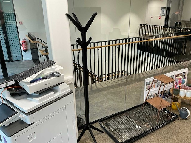 Kantoorinventaris - afbeelding 2 van  10