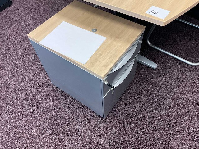 Kantoorinventaris - afbeelding 3 van  4