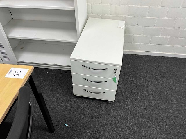 Kantoorinventaris - afbeelding 2 van  4