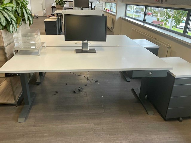 Kantoorinventaris - afbeelding 18 van  24
