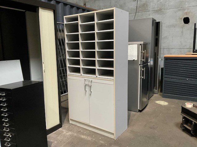 Kantoorinventaris - afbeelding 22 van  24