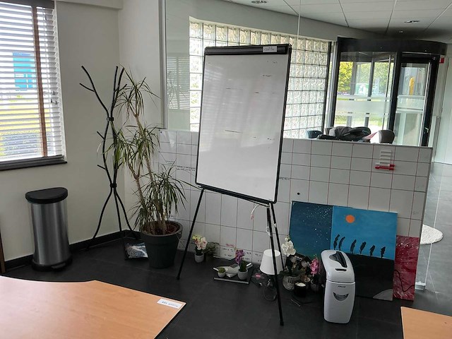 Kantoorinventaris - afbeelding 4 van  8