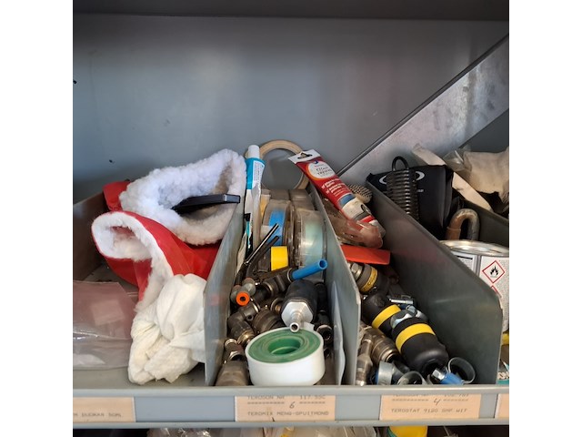 Kantoorkast met inhoud - afbeelding 2 van  15