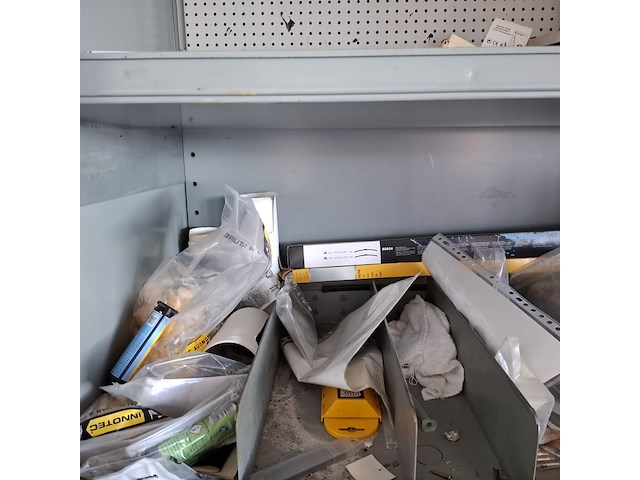 Kantoorkast met inhoud - afbeelding 12 van  15