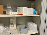 Kantoorkast met partij laboratorium accessoires - afbeelding 4 van  8