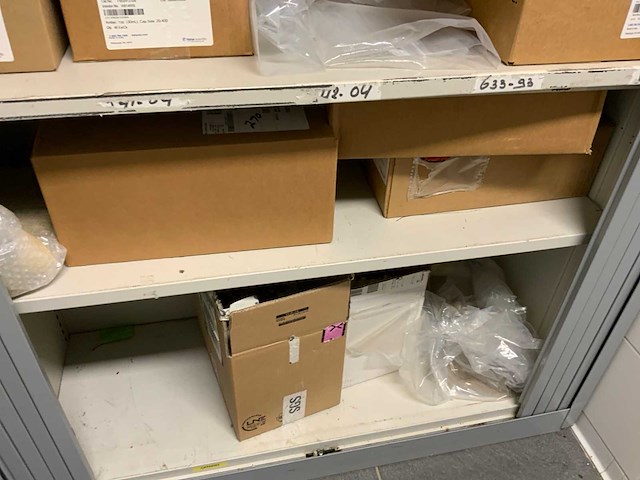 Kantoorkast met partij laboratorium accessoires - afbeelding 8 van  8
