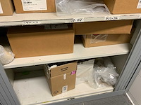 Kantoorkast met partij laboratorium accessoires - afbeelding 8 van  8