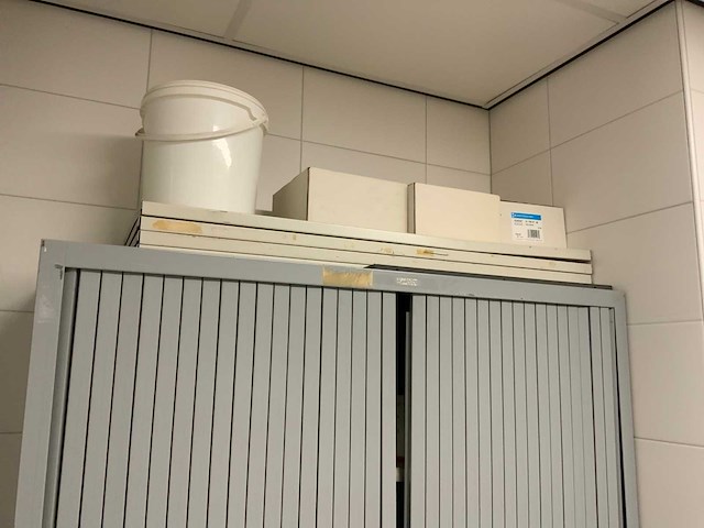 Kantoorkast met partij laboratorium accessoires - afbeelding 3 van  8