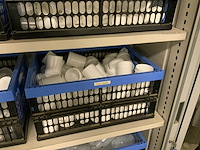 Kantoorkast met partij laboratorium potten - afbeelding 6 van  11