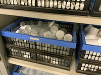 Kantoorkast met partij laboratorium potten - afbeelding 7 van  11