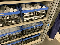 Kantoorkast met partij laboratorium potten - afbeelding 10 van  11